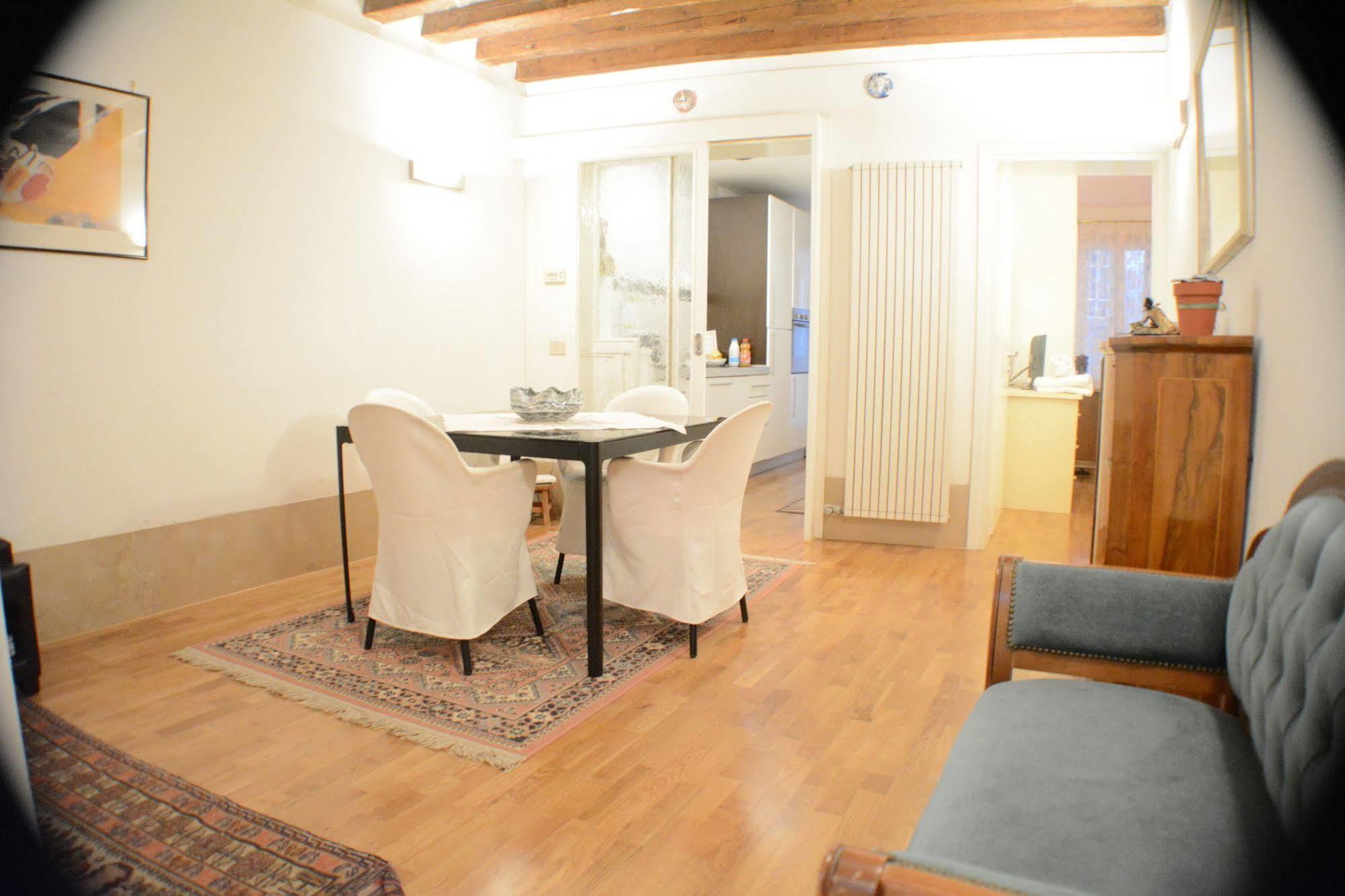 Sunny Apartment Venice