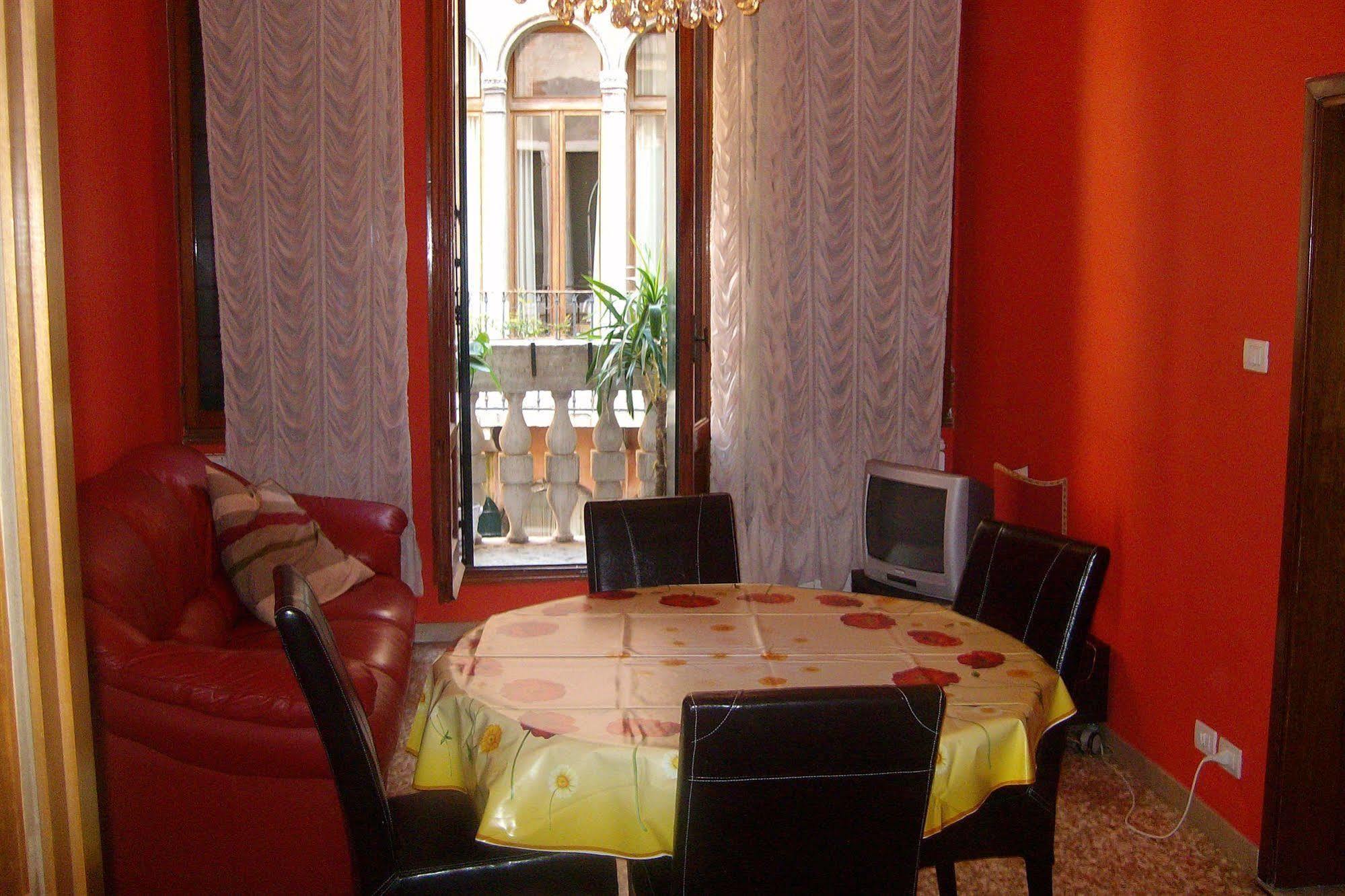 Sunny Apartment *